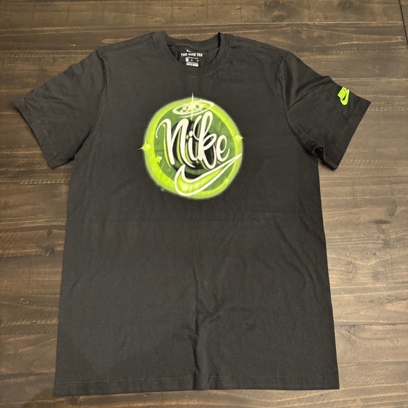 Nike Graphic T-Shirt Men’s Size Medium Cotton Black Neon Green StreetwearTee - Picture 1 of 6